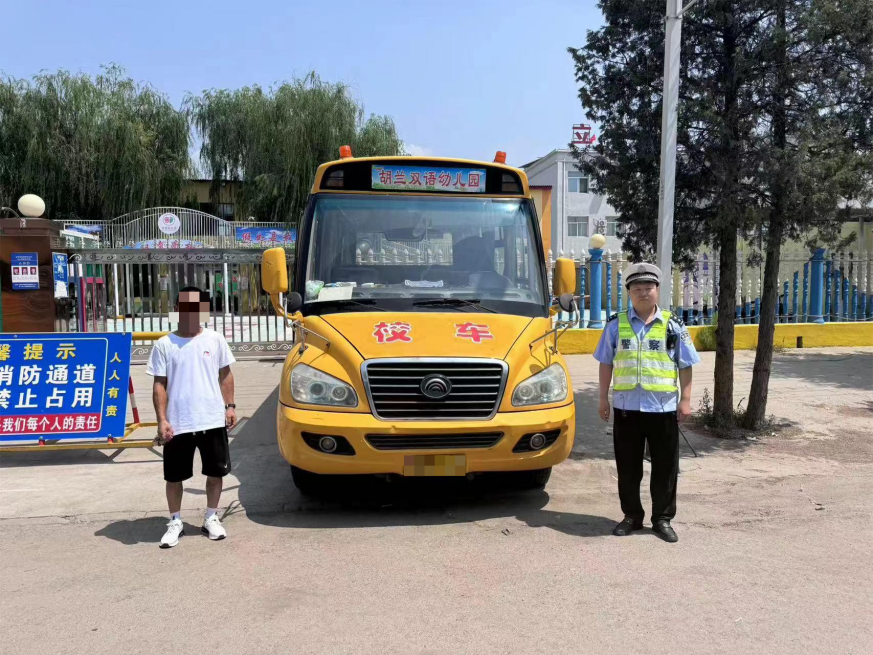 夏季行動丨報廢“校車”企圖瞞天過海 精準查緝交警慧眼識破 圖片