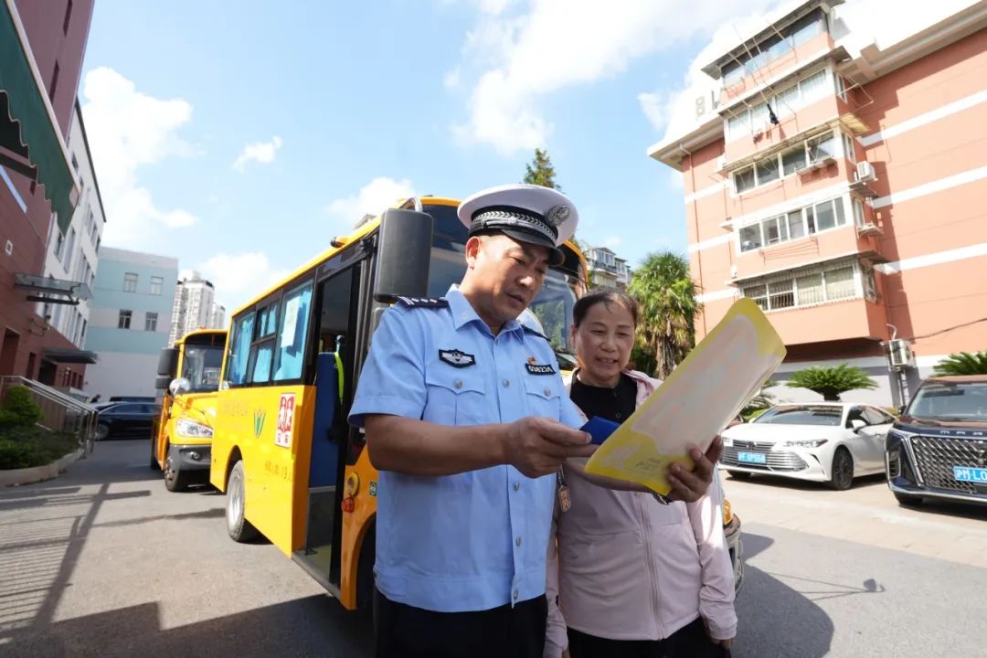 安全感拉滿的校車,看蜀黍如何“穩穩”拿捏! 安全感拉滿的校車,看蜀黍如何“穩穩”拿捏!