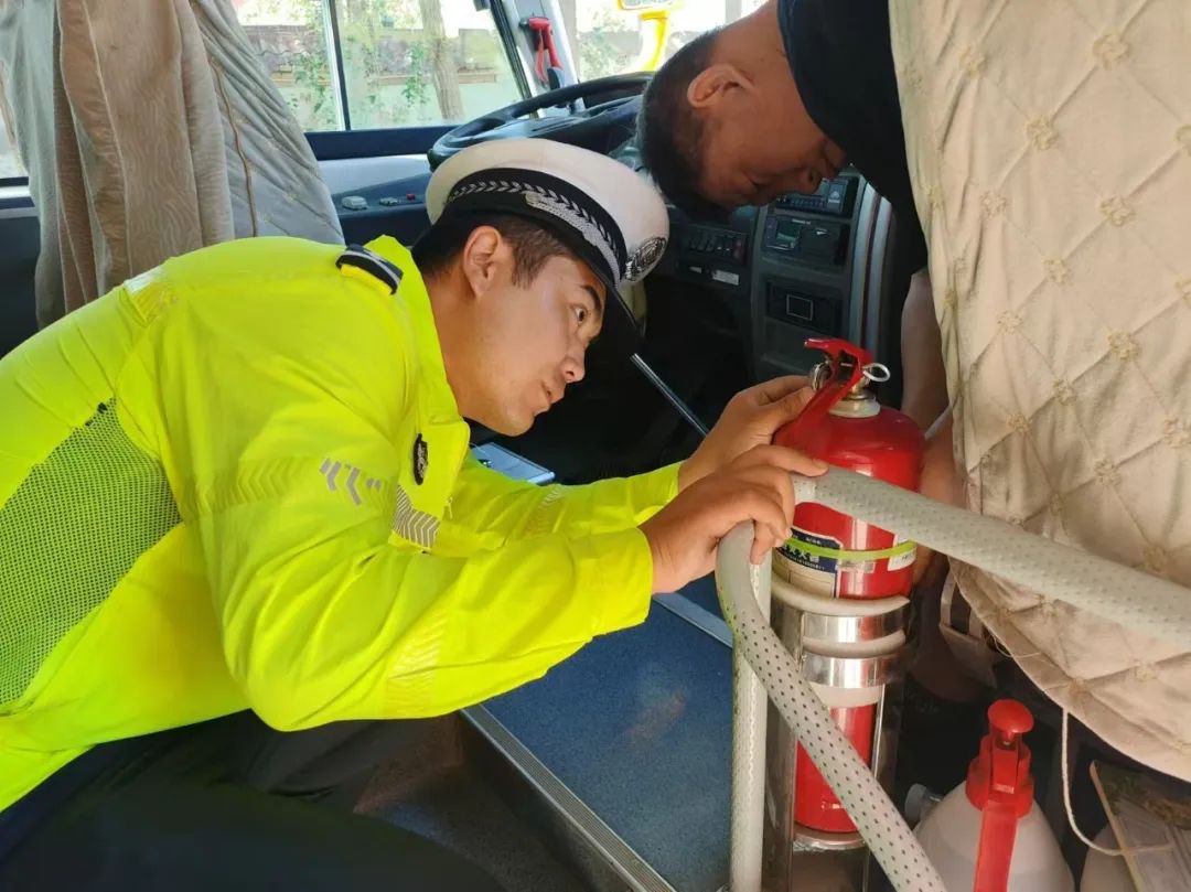 【平安伊吾】伊吾縣淖毛湖鎮中學:筑牢校車安全防線 守護學生出行平安 圖片