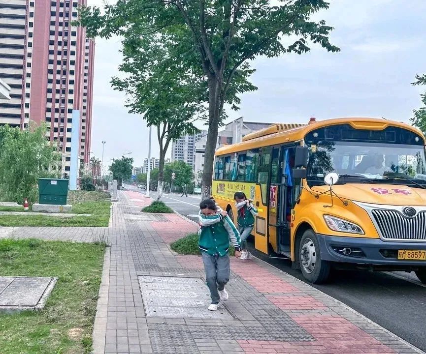 校車安全“大體檢”，筑牢學生“平安路”