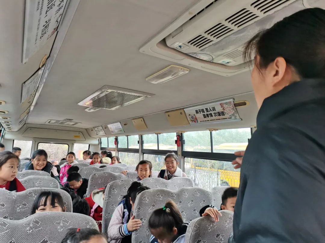 校車演練不松懈,安全意識筑心間——安仙小學校車安全疏散演練活動 圖片