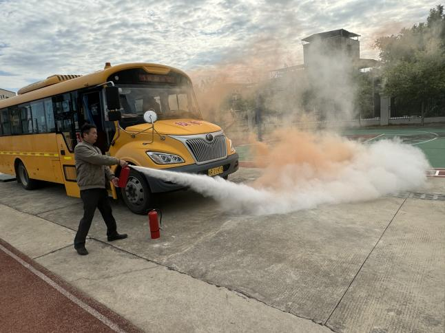 百加小學交通安全教育暨校車安全應急演練活動
