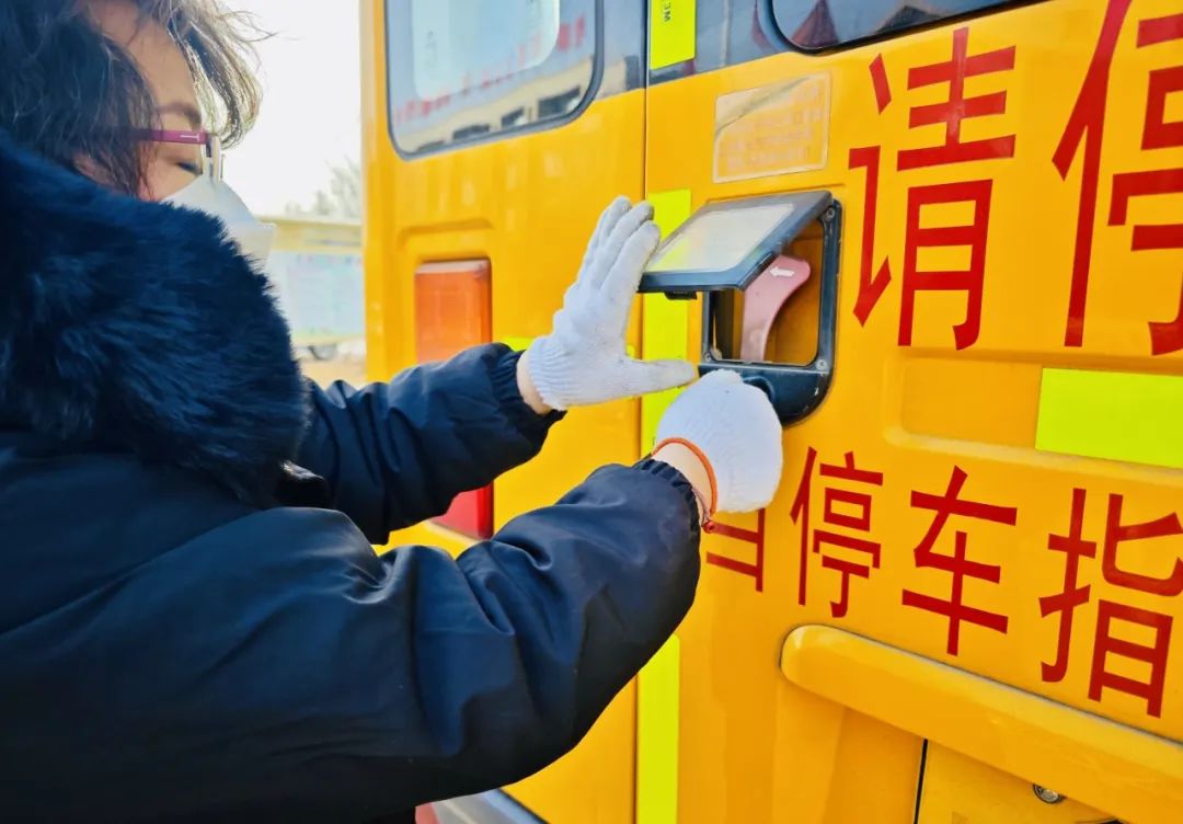 安全“童”行 快樂出發——北大新世紀幼兒園校車安全演練活動 圖片