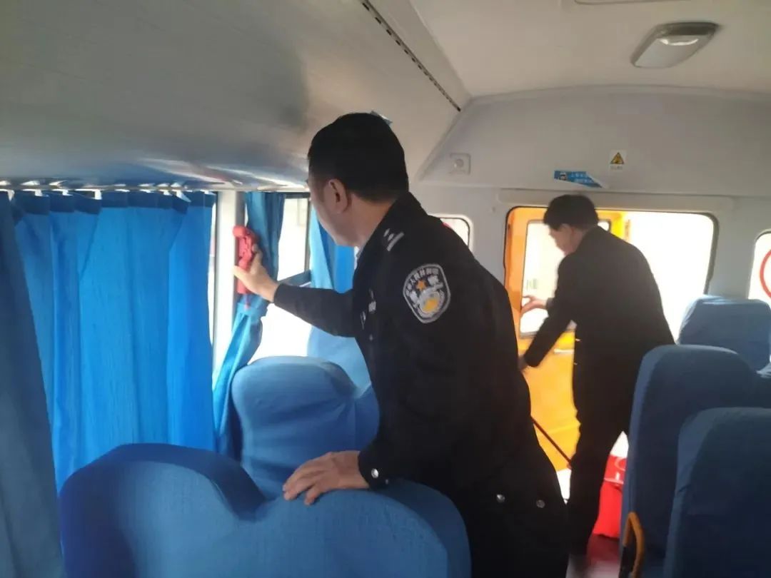 潮陽一學校校車被檢查!結果... 圖片