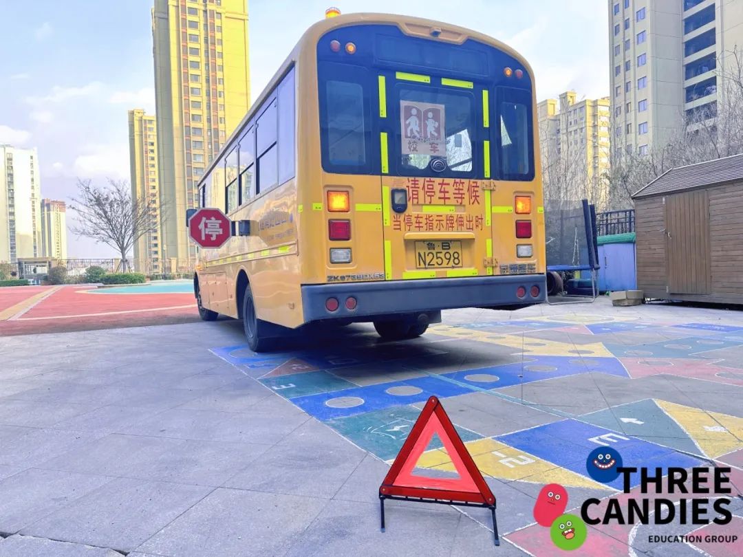 【校園安全】安全乘車，平安“童”行——三顆糖御景新苑幼兒園校車安全應急演練