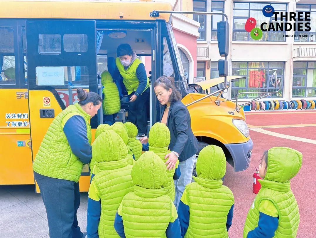 【校園安全】安全乘車，平安“童”行——三顆糖御景新苑幼兒園校車安全應急演練