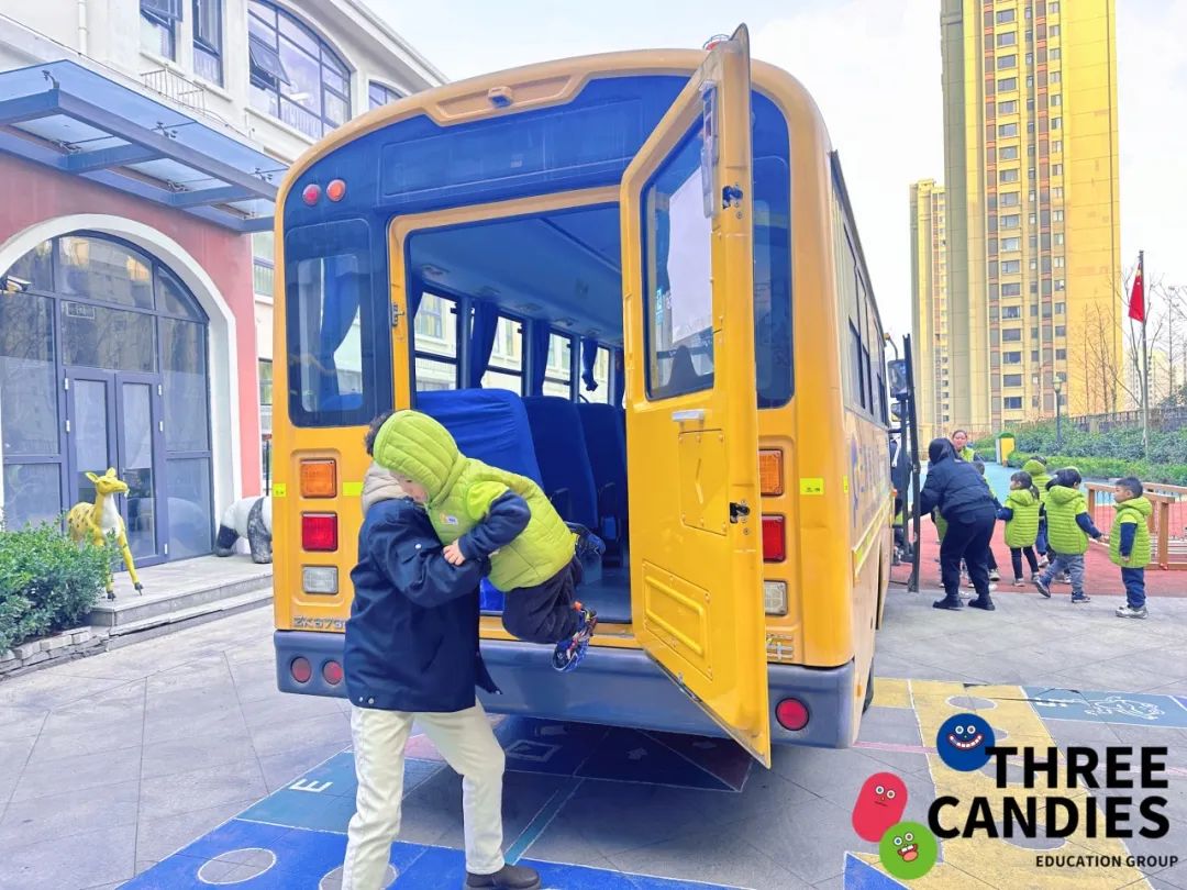 【校園安全】安全乘車，平安“童”行——三顆糖御景新苑幼兒園校車安全應急演練