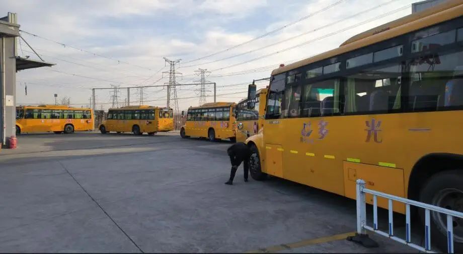 【陽光之路】校車年檢進行時 筑牢學(xué)生出行安全防線 【陽光之路】校車年檢進行時 筑牢學(xué)生出行安全防線