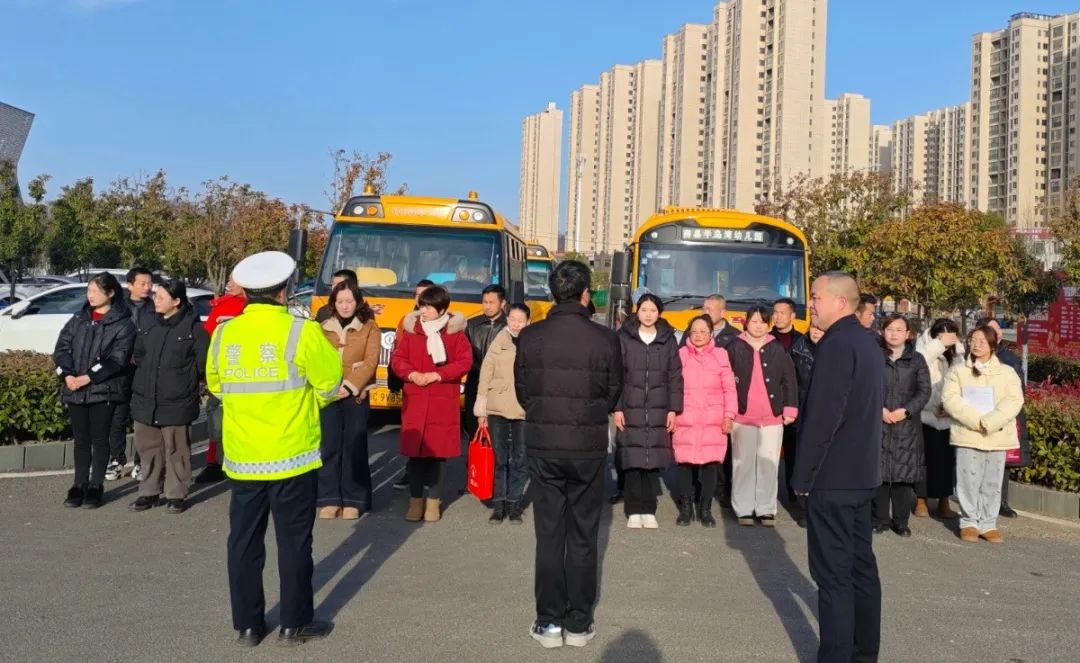 一線警務(wù) | 校車安全大檢查 擰緊出行“安全閥” IMG_00180.jpg