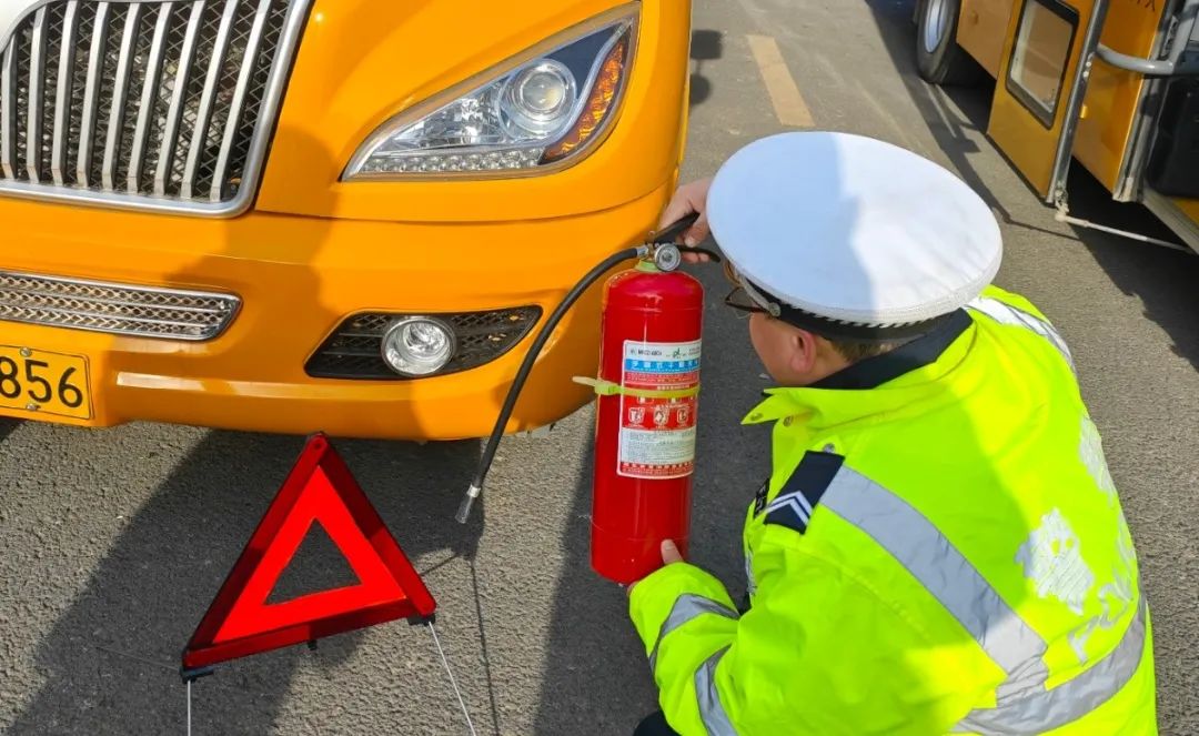 一線警務(wù) | 校車安全大檢查 擰緊出行“安全閥” IMG_00180.jpg