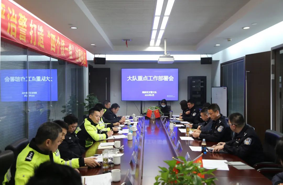 開學(xué)在即,護(hù)航安全!高新交警開展校車安全大檢查 微信圖片_20250211142937.jpg