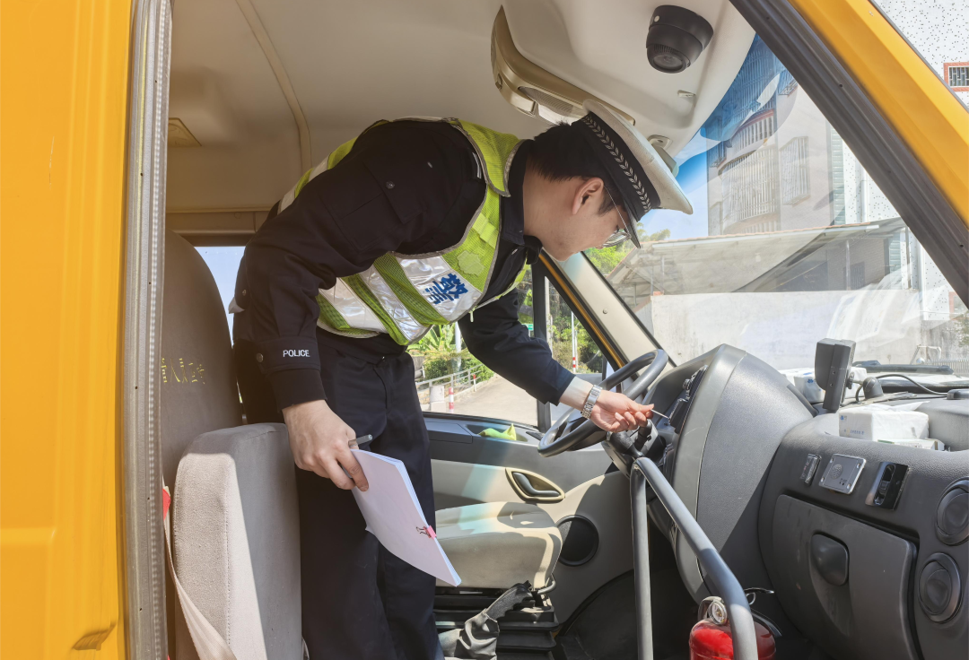 強化校車聯合檢查，為學生安全出行保駕護航