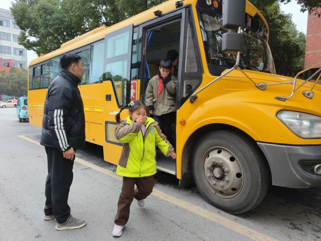 【金彩 安全】擰緊校車“安全閥” 筑牢學生“平安路”——金獅小學開展校車安全教育系列活動 【金彩 安全】擰緊校車“安全閥” 筑牢學生“平安路”——金獅小學開展校車安全教育系列活動