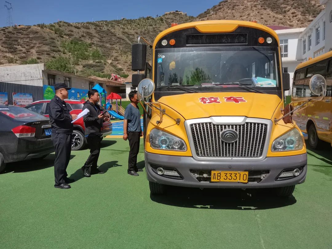 護(hù)航學(xué)子平安路——互助公安嚴(yán)把校車“體檢關(guān)” 守護(hù)學(xué)生“平安路” 護(hù)航學(xué)子平安路——互助公安嚴(yán)把校車“體檢關(guān)” 守護(hù)學(xué)生“平安路”