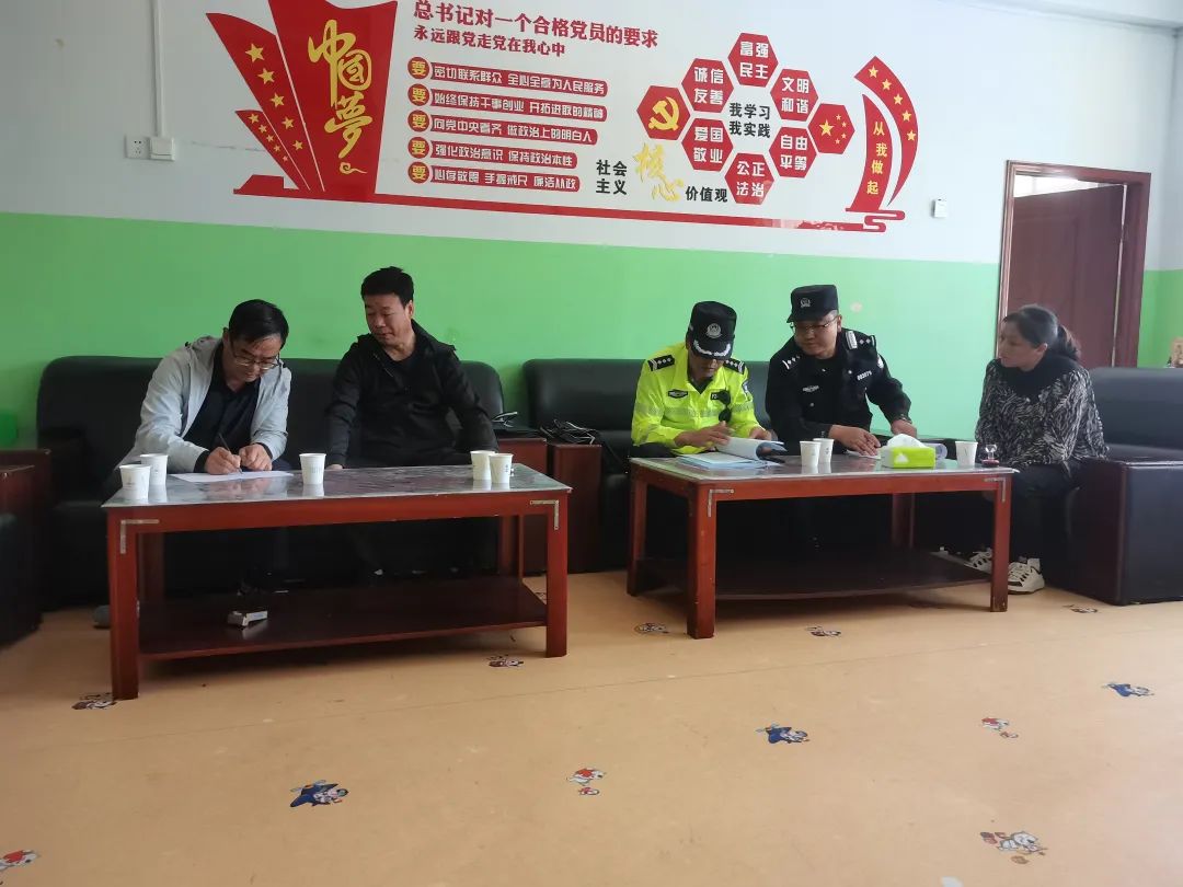 護航學子平安路——互助公安嚴把校車“體檢關” 守護學生“平安路”