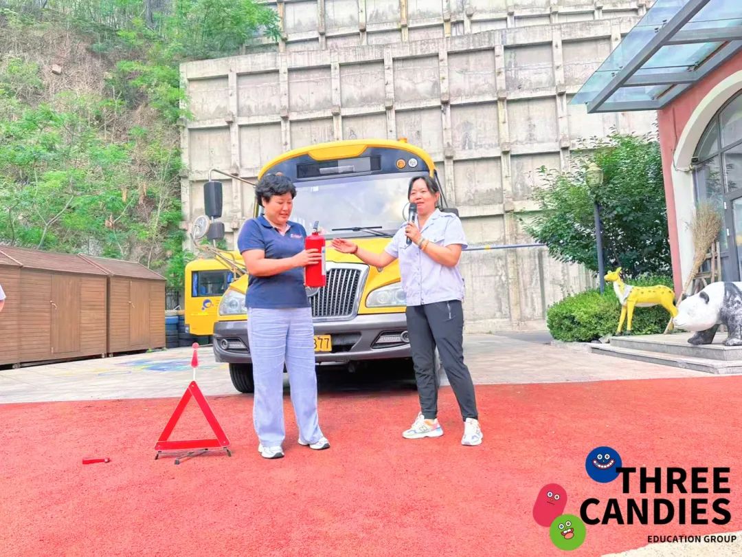 【校園安全】安全乘校車，平安伴我行——三顆糖御景新苑幼兒園校車安全應急演練