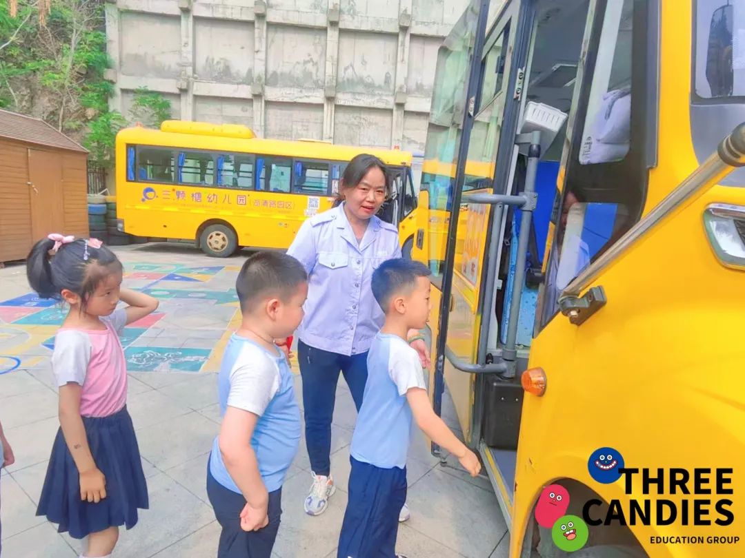 【校園安全】安全乘校車，平安伴我行——三顆糖御景新苑幼兒園校車安全應急演練