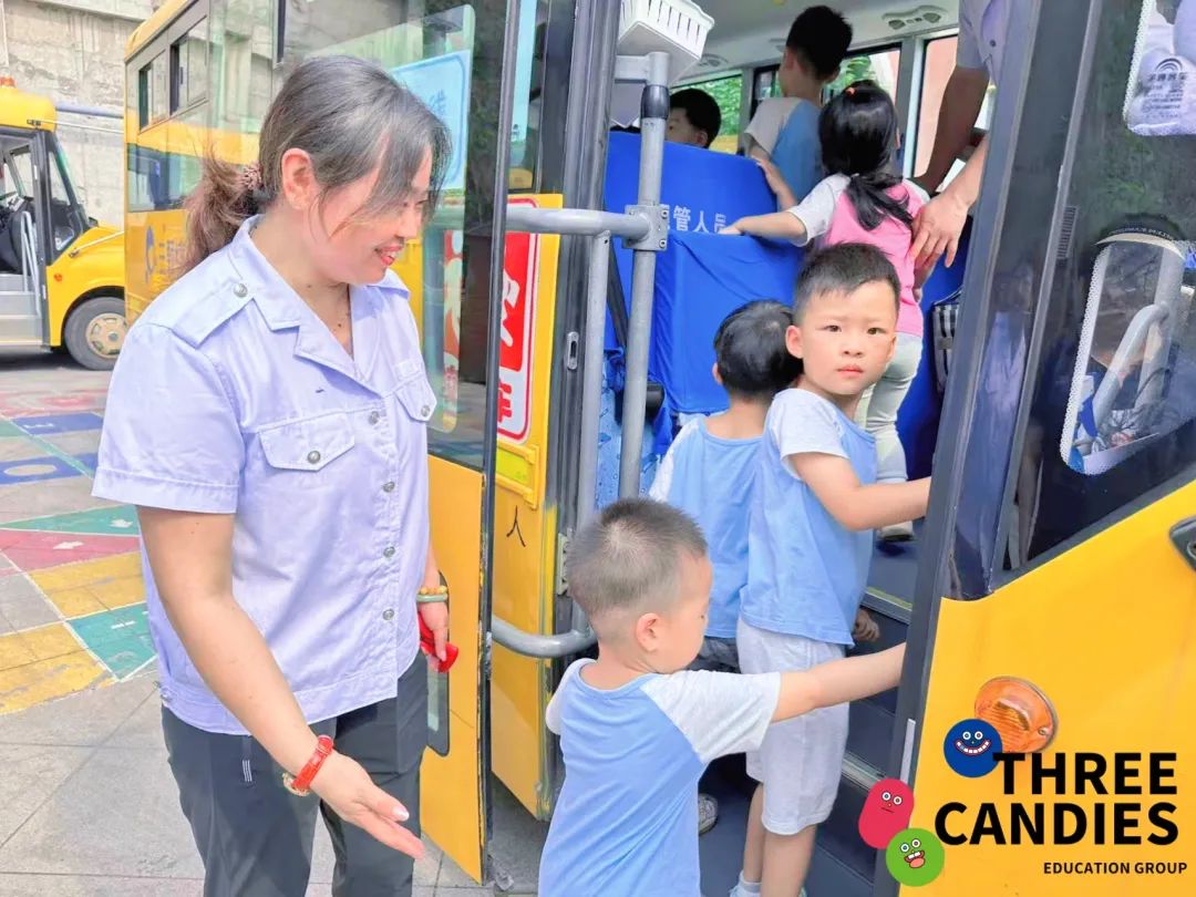 【校園安全】安全乘校車，平安伴我行——三顆糖御景新苑幼兒園校車安全應急演練