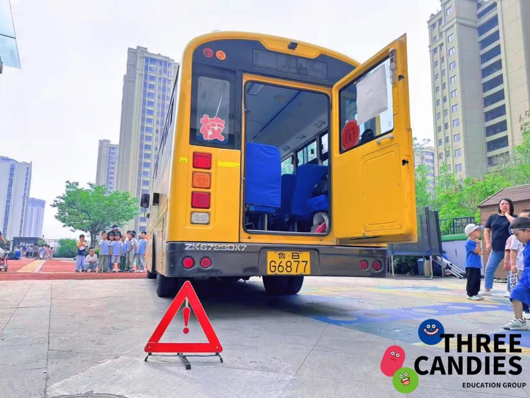 【校園安全】安全乘校車，平安伴我行——三顆糖御景新苑幼兒園校車安全應急演練