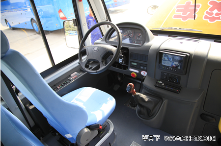 孩子安全大過天 深入體驗宇通“小飛俠”校車 孩子安全大過天 深入體驗宇通“小飛俠”校車