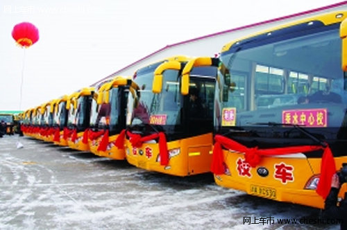 學(xué)生面臨無校車可坐 沒人愿當(dāng)校車司機(jī)