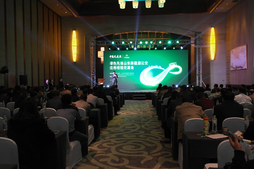 “雙驅(qū)”并進(jìn) 新能源公交開啟運(yùn)營(yíng)新模式 “雙驅(qū)”并進(jìn) 新能源公交開啟運(yùn)營(yíng)新模式