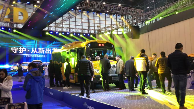 再樹校車安全智能新標桿 宇通第三代校車重磅發布