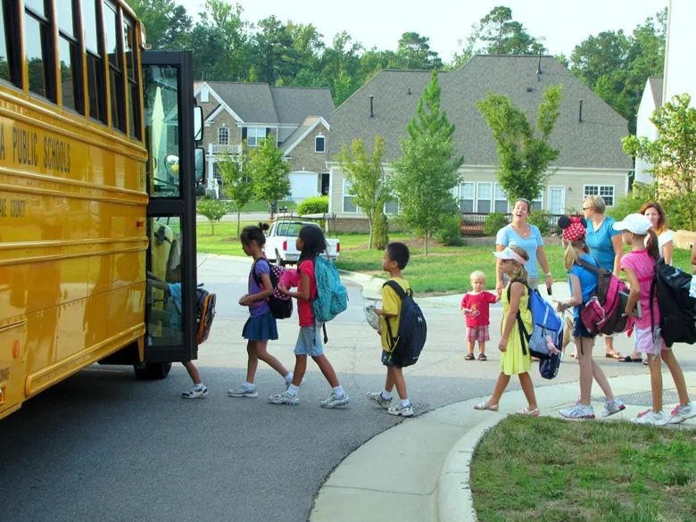 美國校車故事-究竟是誰高“車”一等? 美國校車故事-究竟是誰高“車”一等?