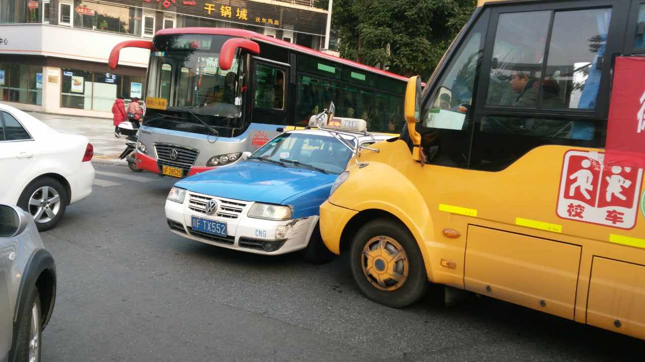 校車遇到線路擁堵,可以繞行嗎? 校車遇到線路擁堵,可以繞行嗎?