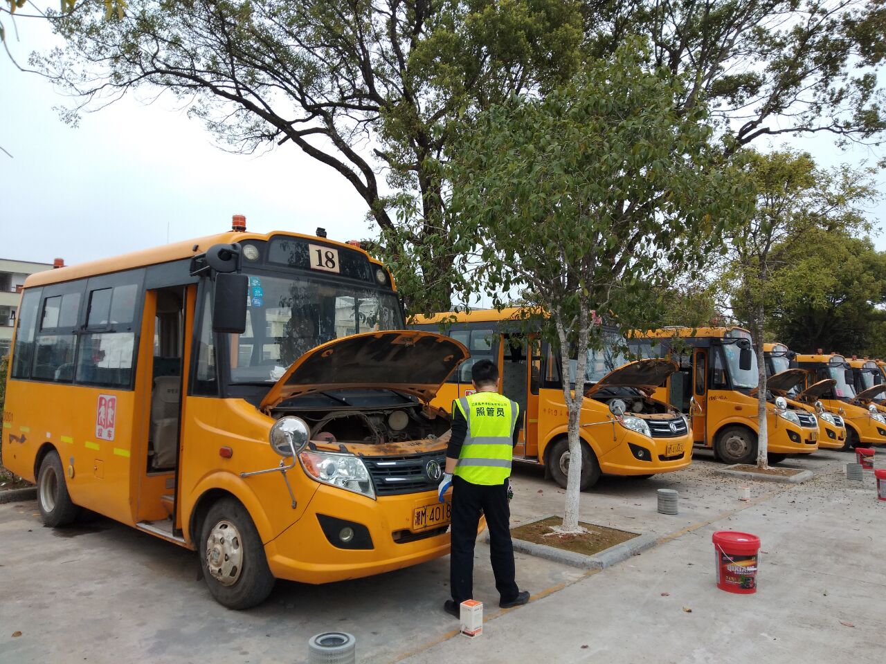 江永縣允山中學校車“體檢”迎開學 QQ??20200302191734.jpg