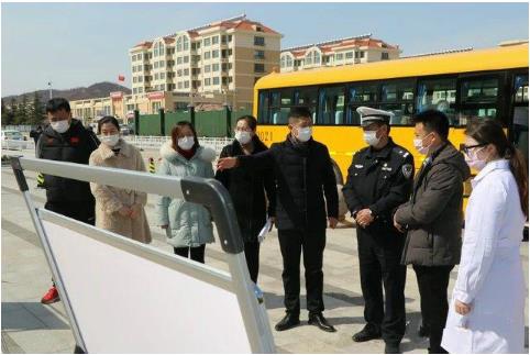 開辟綠色通道、助力校車復工 威海交警全力做好校車安全管理工作 開辟綠色通道、助力校車復工 威海交警全力做好校車安全管理工作