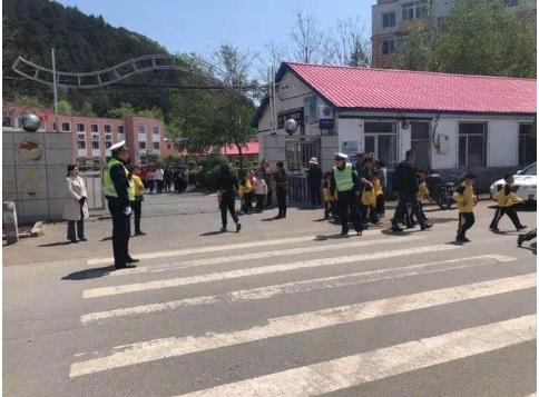 一校一策保安全 吉林省交警全力護(hù)航開(kāi)學(xué)