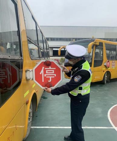 為校車“體檢”加把“安全鎖”
