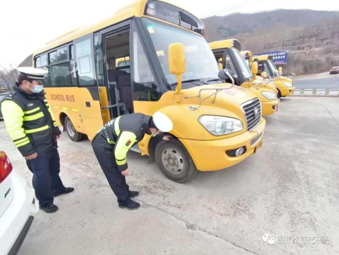 圖們公安交警大隊開展復學復課校車安全大檢查/ 圖們公安交警大隊開展復學復課校車安全大檢查