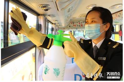 開學護航|專人專車專線專座,交運八輛“大鼻子”送百余學子上學 開學護航|專人專車專線專座,交運八輛“大鼻子”送百余學子上學