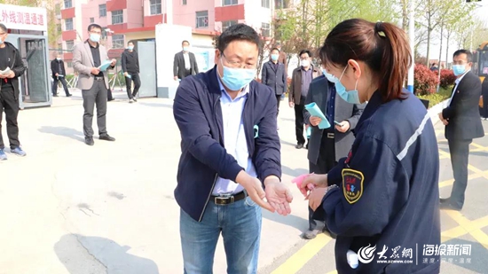 迎復學“大考”!新東港校車公司開展開學前疫情防控應急演練 迎復學“大考”!新東港校車公司開展開學前疫情防控應急演練