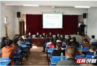 江華:開展校車駕駛員培訓 為孩子們撐起“安全傘” 江華:開展校車駕駛員培訓 為孩子們撐起“安全傘”