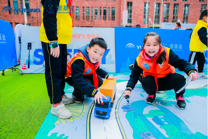 織牢安全保護網！宇通攜手壹基金傾情兒童交通安全教育