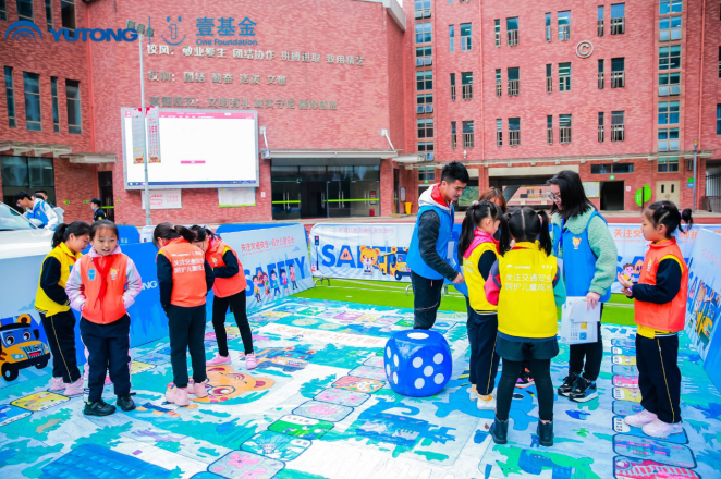 織牢安全保護網！宇通攜手壹基金傾情兒童交通安全教育