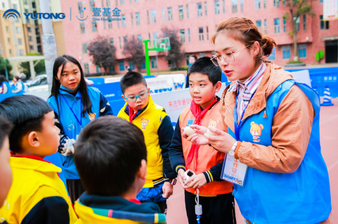 織牢安全保護網！宇通攜手壹基金傾情兒童交通安全教育