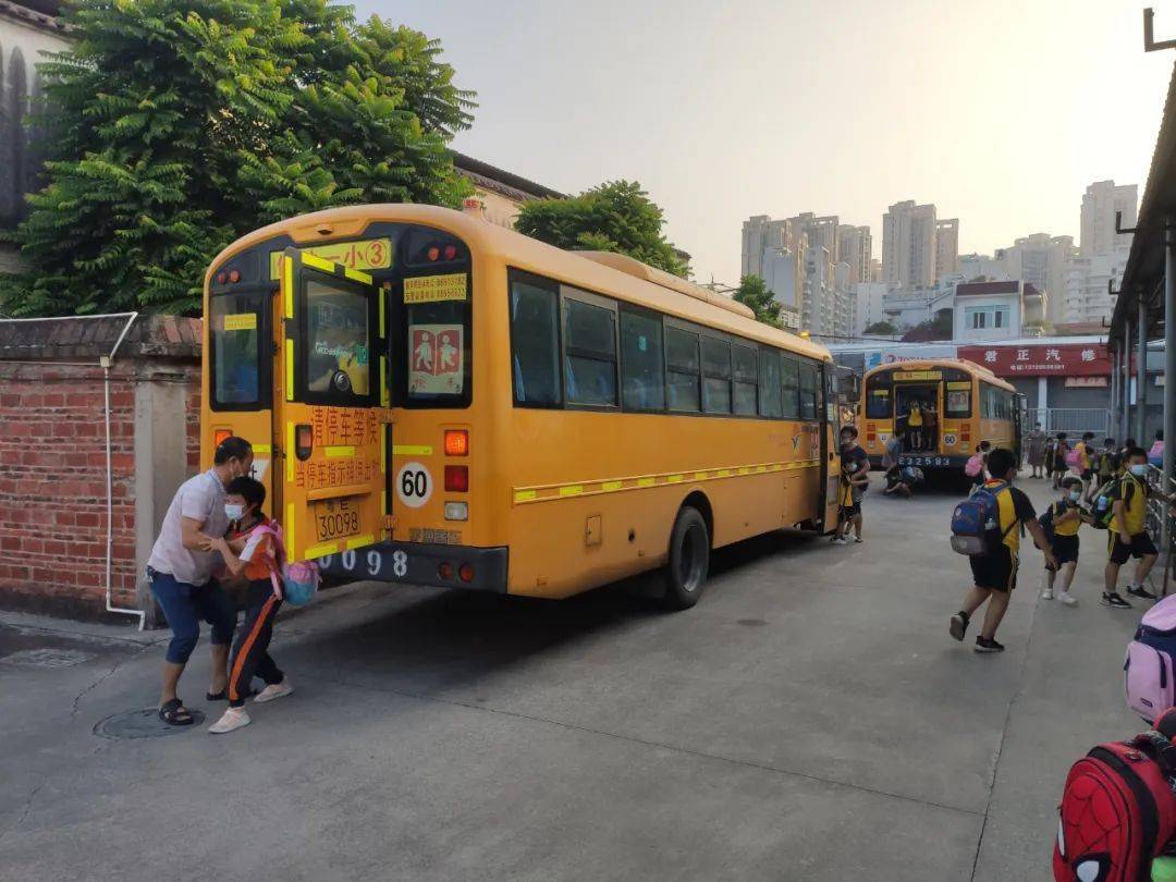 校車安全行 學生平安達