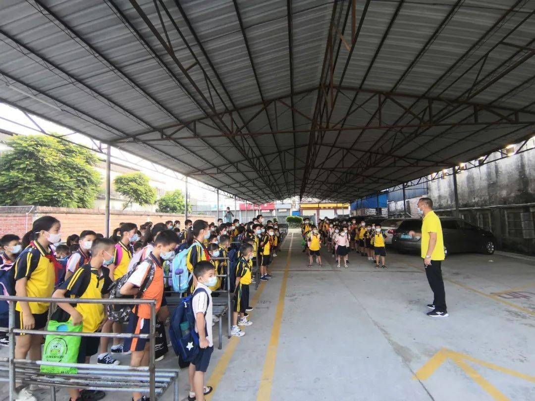 校車安全行 學生平安達