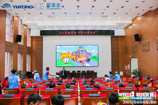 2021宇通&壹基金兒童交通安全公益行走進(jìn)安徽懷寧 圖片2.png