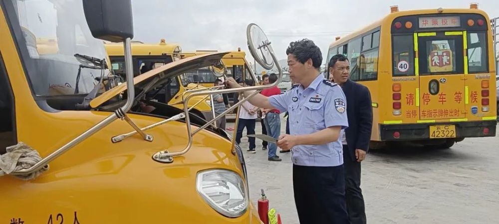 昭陽交警二大隊持續開展校車安全大檢查 為平安上學路“保駕護航”