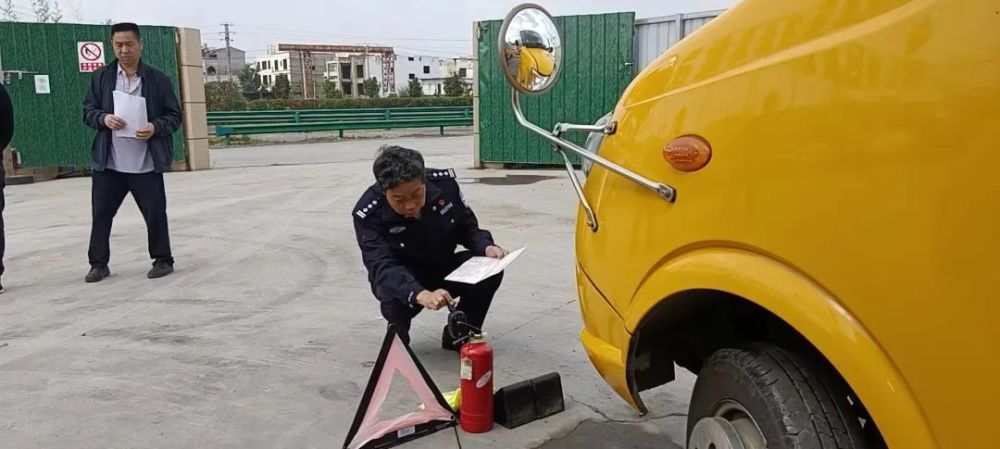 昭陽交警二大隊持續開展校車安全大檢查 為平安上學路“保駕護航”