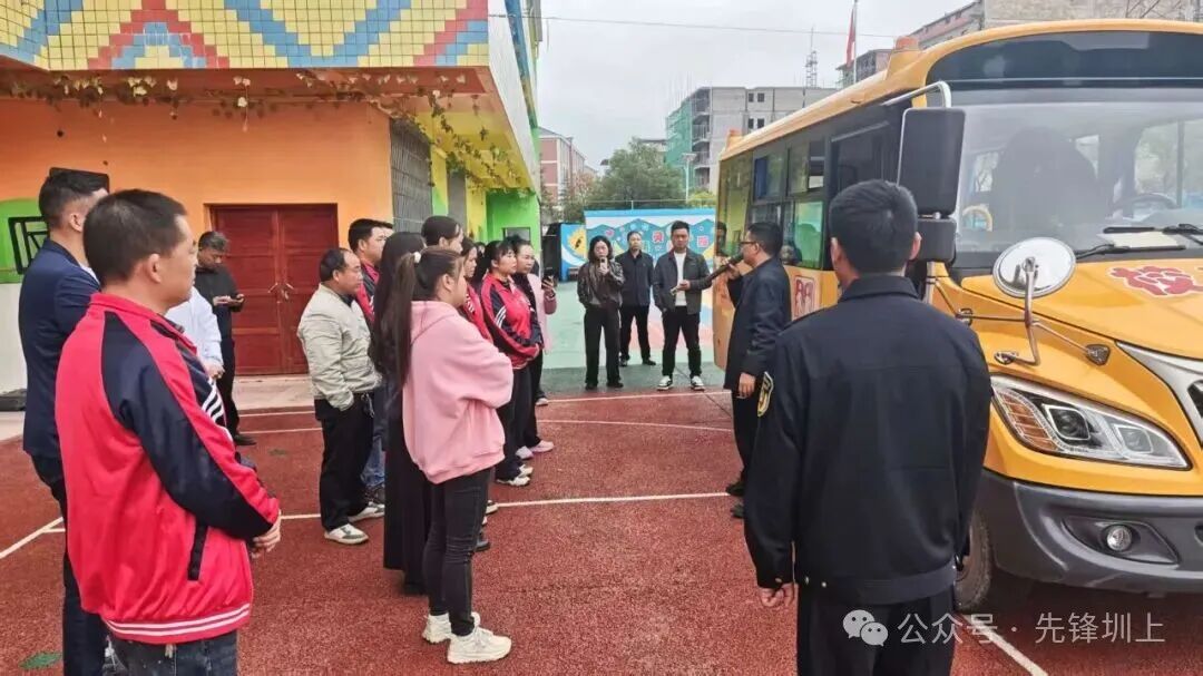 筑牢安全防線 守護童心出行——圳上鎮開展校車安全應急演練