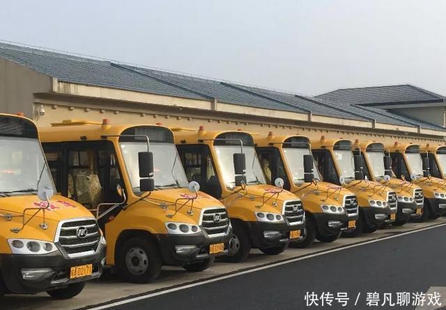 94輛安凱校車(chē)投入運(yùn)營(yíng) 為3000多名孩子撐起出行路上安全屏障 94輛安凱校車(chē)投入運(yùn)營(yíng) 為3000多名孩子撐起出行路上安全屏障