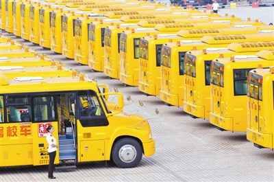 青島創新校車運營模式,表彰會上露鋒芒 青島創新校車運營模式,表彰會上露鋒芒