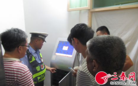 陜西省大荔大隊羌白中隊開展校車安全座談會暨警營開放日活動/ 陜西省大荔大隊羌白中隊開展校車安全座談會暨警營開放日活動