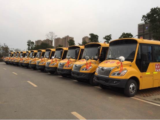 高品質(zhì)校車織錦 規(guī)范化管理添花——“雷鋒校車”模式解析